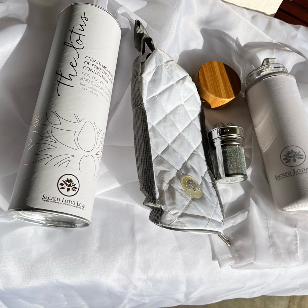 Lotus tea infusion bottle with case